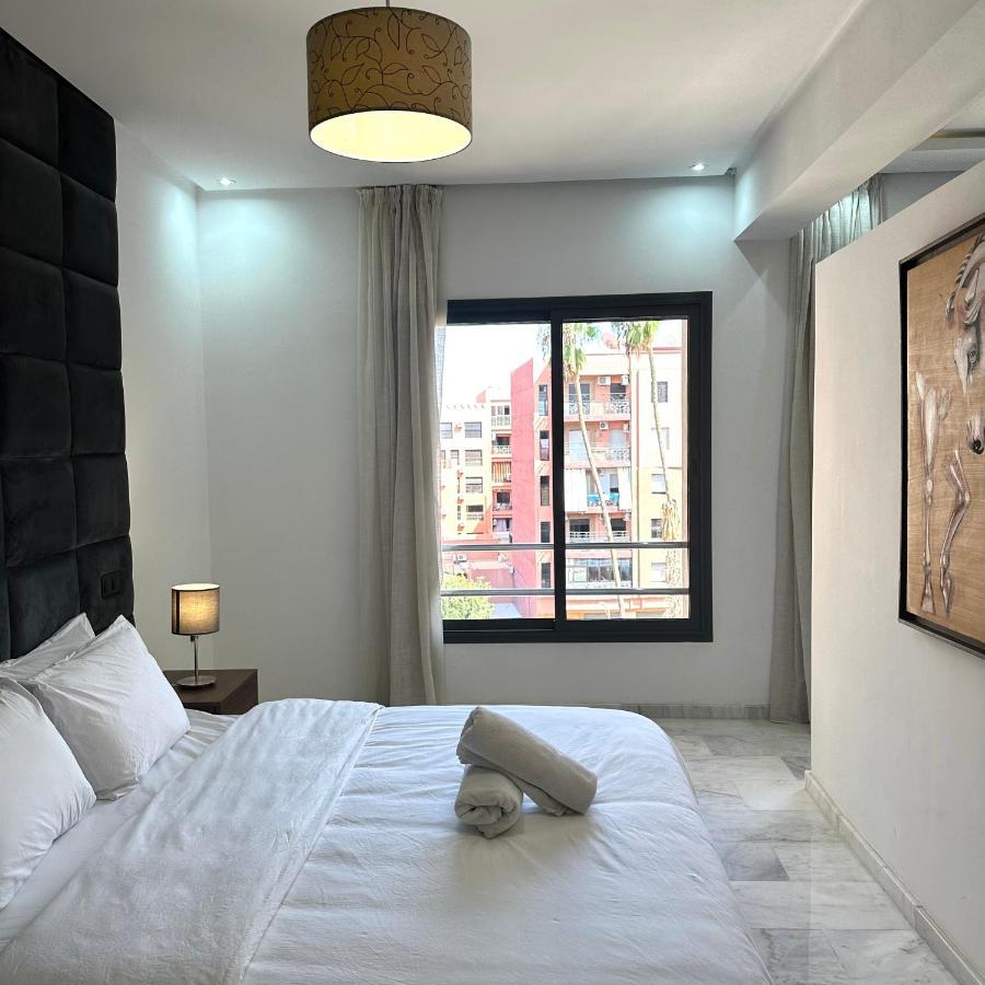 Downtown Loft: Rooftop Pool & Gym *