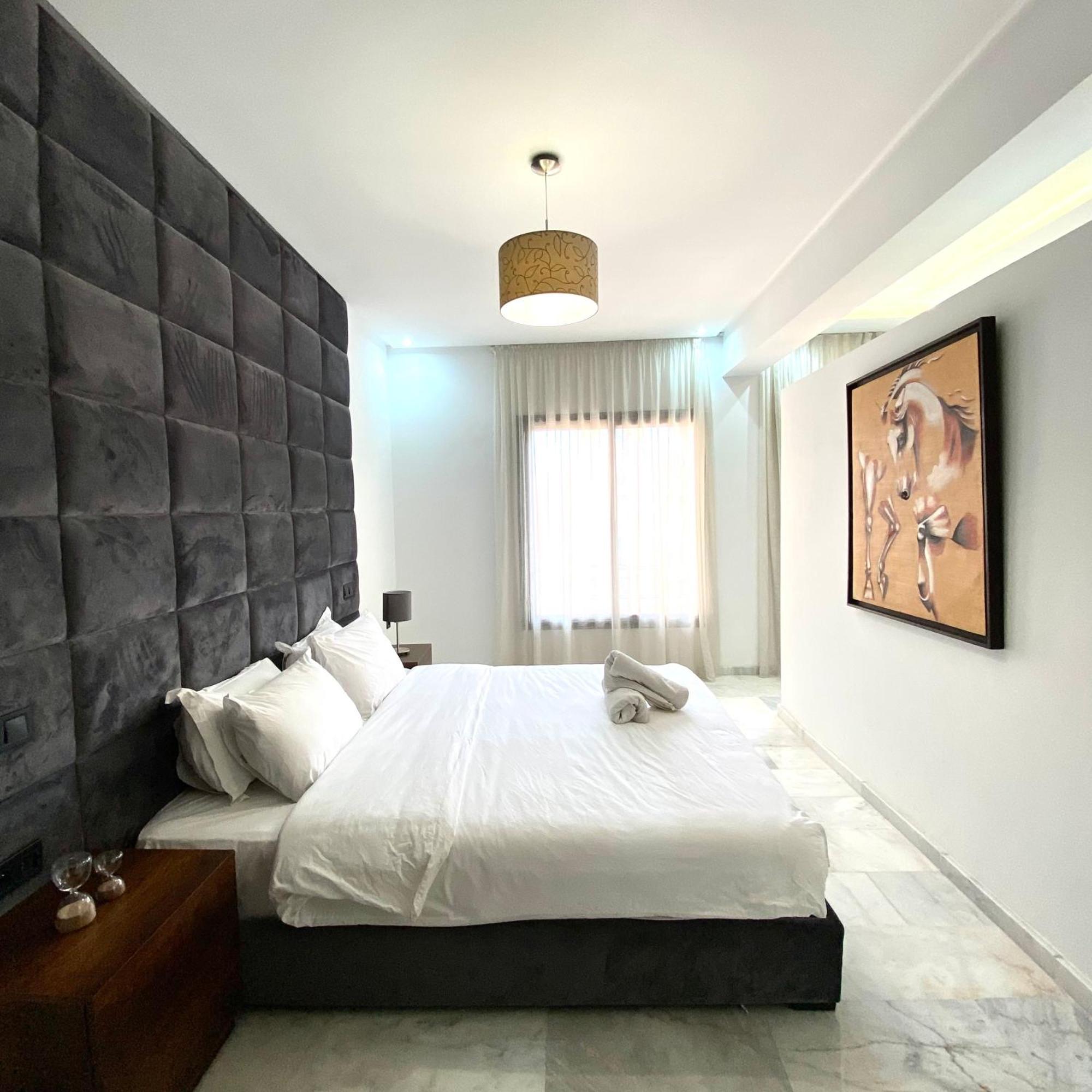 Apartamento Downtown Loft: Rooftop Pool & Gym